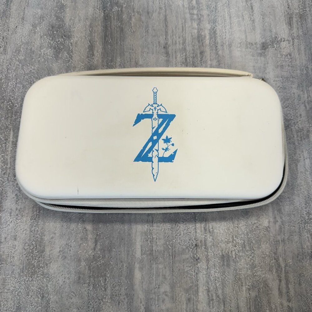Nintendo Switch or Switch Lite Zelda Travel Deluxe Case PDP White/blue